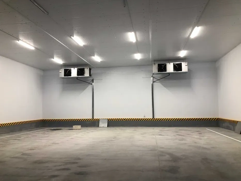 Монтаж холодильно-морозильних камер з сендвіч-панелей