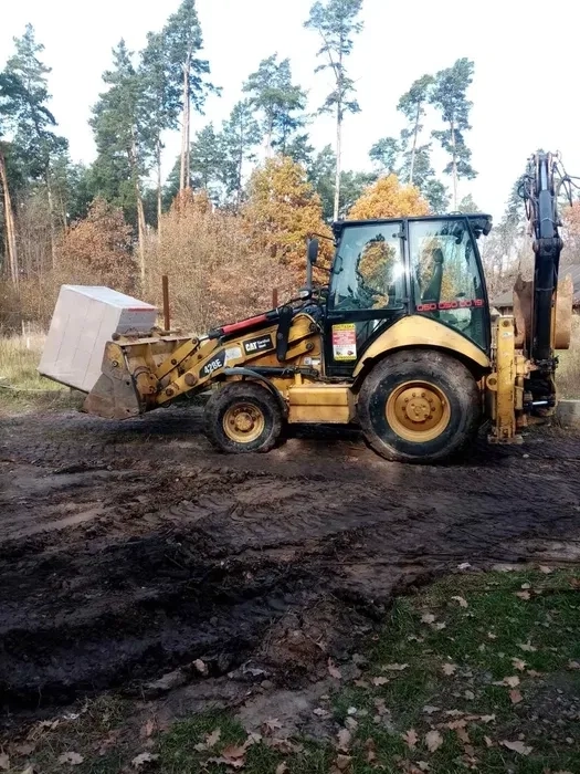 Екскаватор-навантажувач