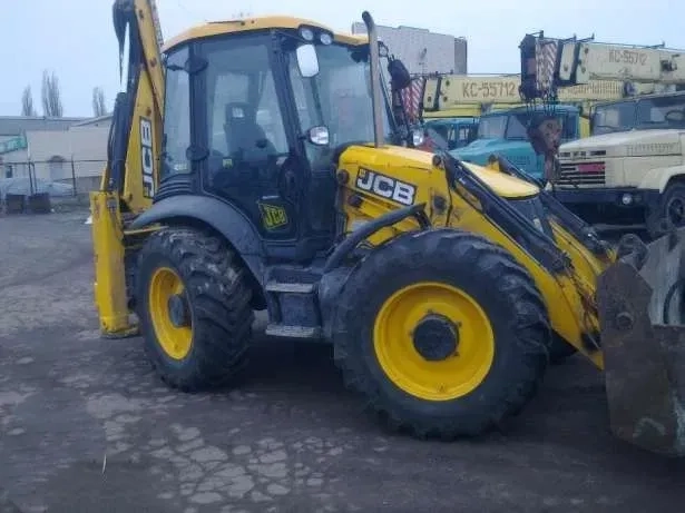 Екскаватор-навантажувач