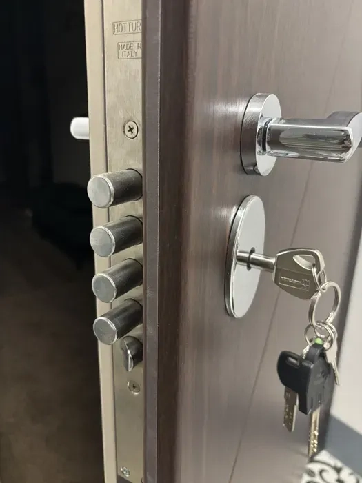 Професійне Відкриття Замків Квартир, Будинків та Авто: Працюємо Акуратно та Швидко!