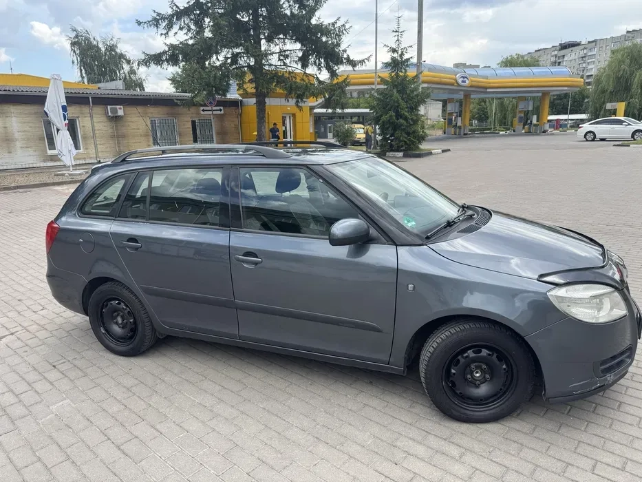 Skoda: Надійне та Економне Авто для Роботи та Подорожей. Вигідні Тарифи!