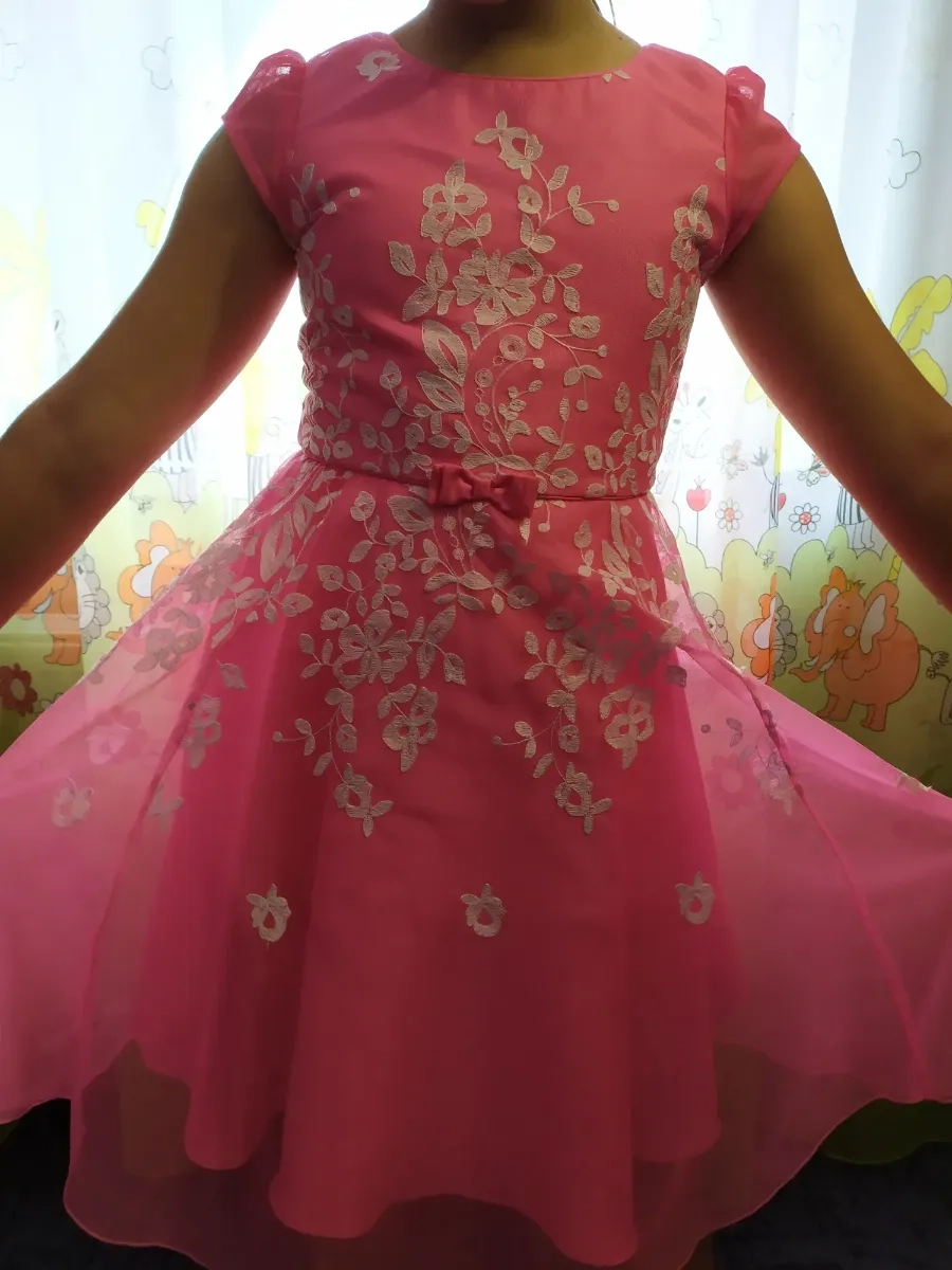 Вишукана сукня для особливих подій та свят