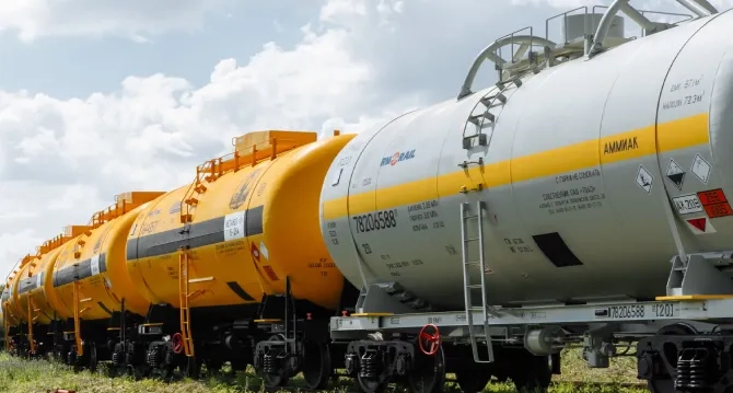 Вагон-Цистерна: Ефективна логістика рідких вантажів