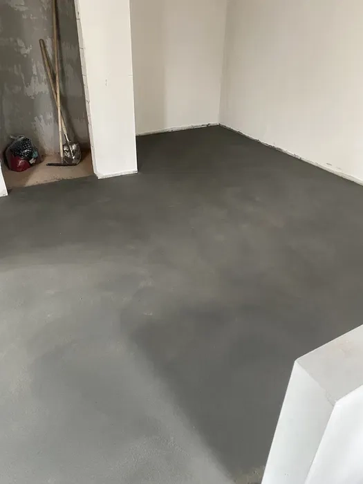 Машинна стяжка підлоги та штукатурка стін