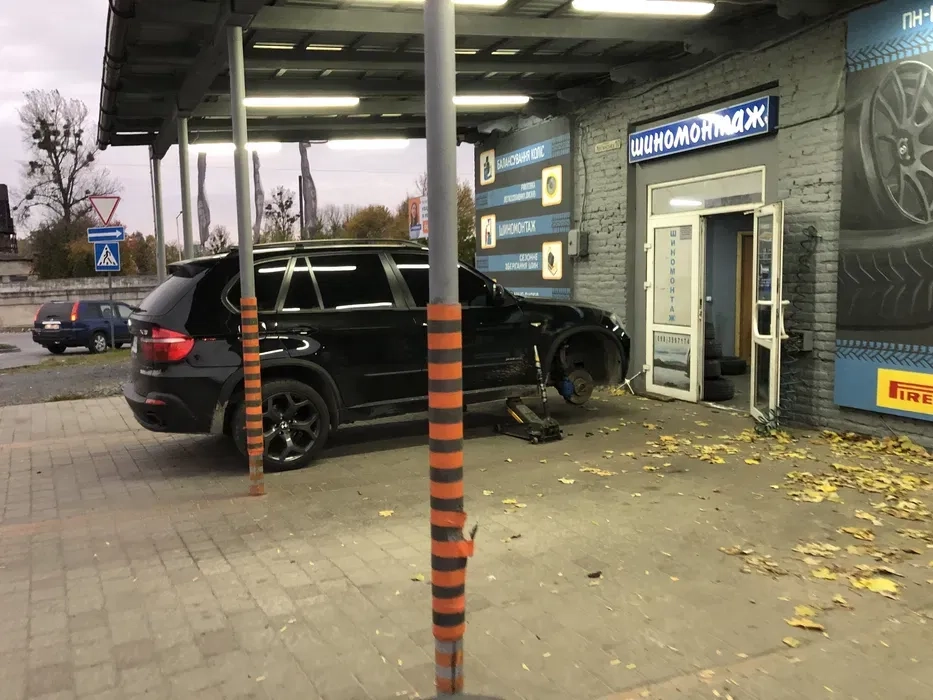 Шиномонтаж вулканізація ремонт шин балансуання шин рихтовка дисків