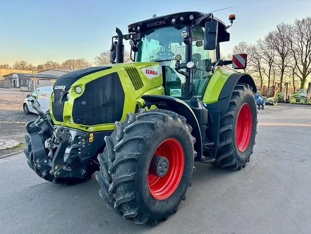 Потужний Трактор CLAAS Atlas (1661)