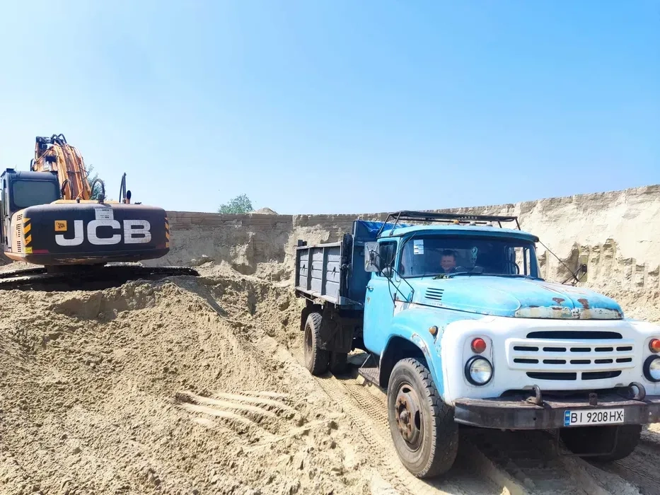 Доставка Пісок щебінь гранвідсів навоз глина