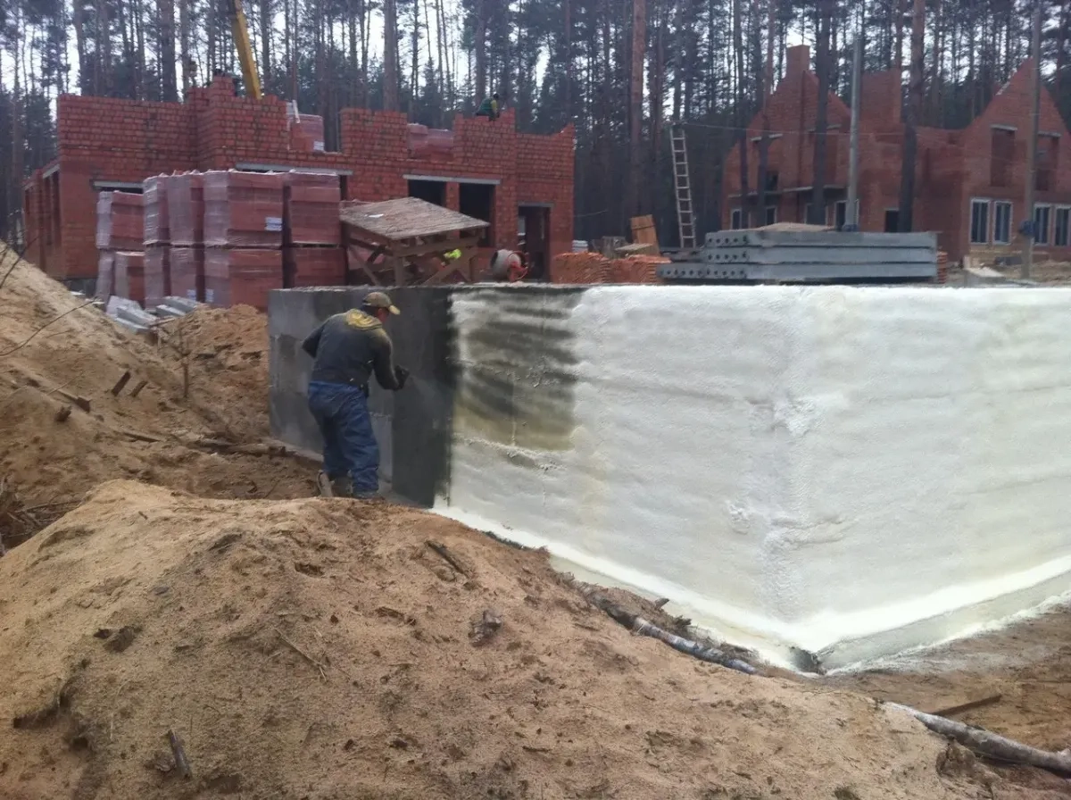 Напилюваний пінополіуретан. Утеплення, термоізоляція, гідроізоляція овочехранищ, складів, ангорів, житлових домо