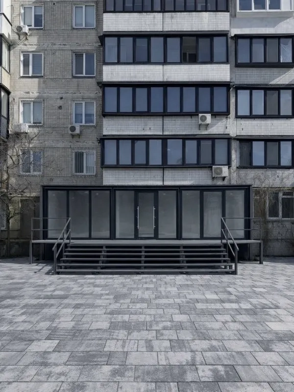 Фасадне приміщення 31 м2 біля метро Мінська