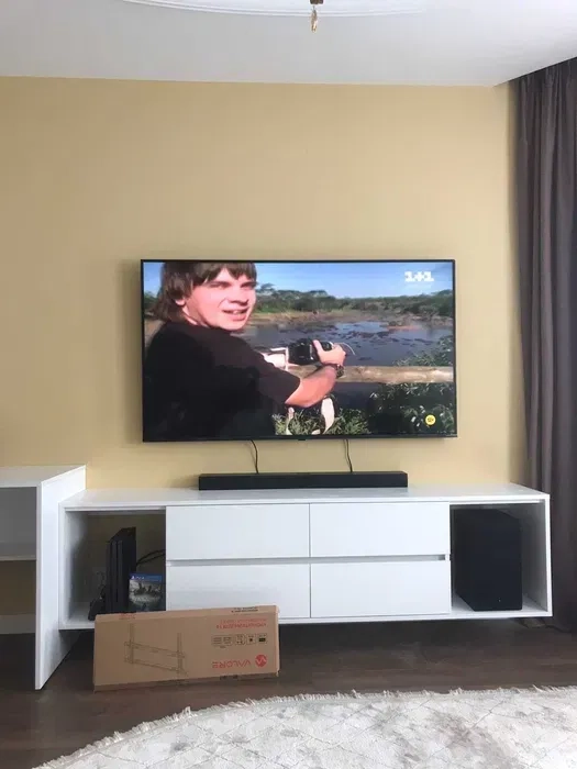 Установка кріплення для телевізора на стіну. Монтаж кронштейна. Києв.