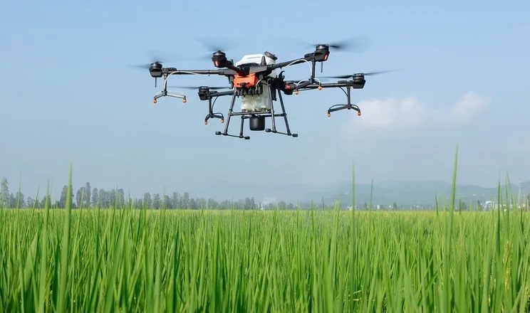 Агродрон DJI Agras T20 обприскування полів