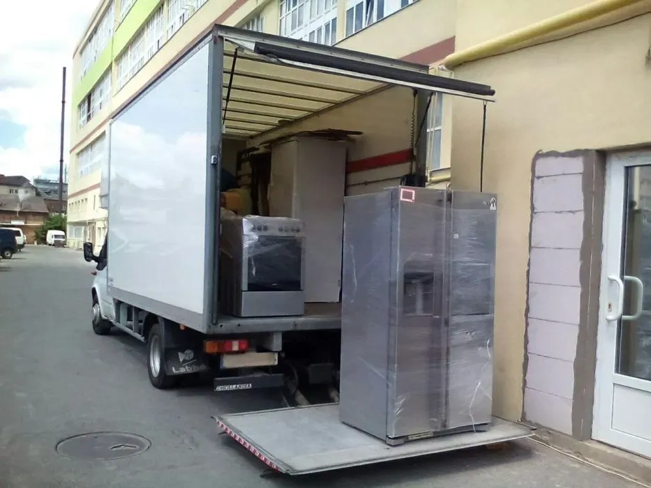 Вантажні перевезення. Перевезення меблів. Гідроборт. Квартирний переїзд.