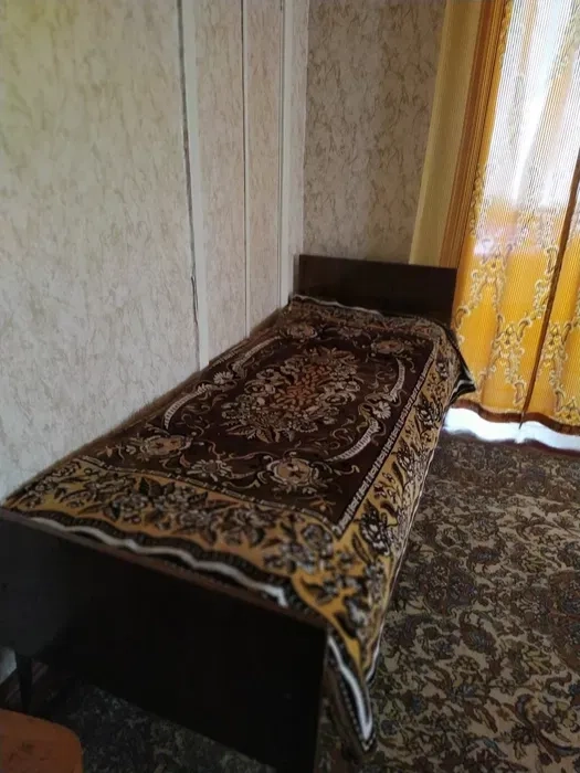 Візьму на квартиру порядних дівчат. В наявності два ліжко-місця.