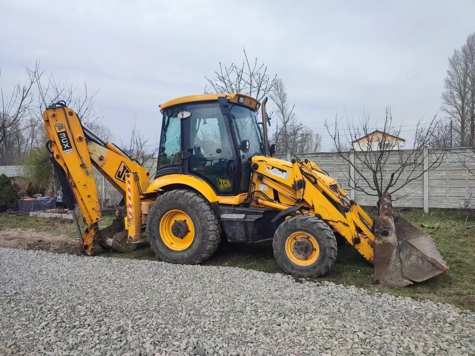 Екскаватор - навантажувач