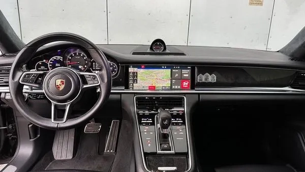 191 Porsche Panamera 4S E-Hybrid без водія в Києві