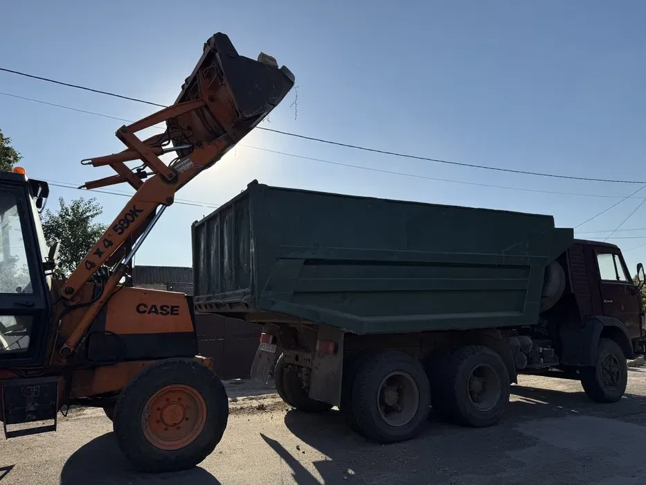 Професійні послуги екскаватора: копання, навантаження, планування!