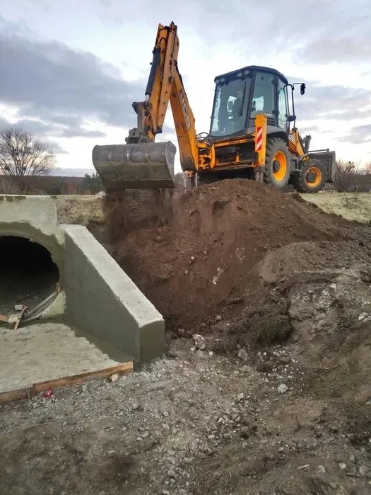 Послуги JCB-3CX екскаватора-навантажувача