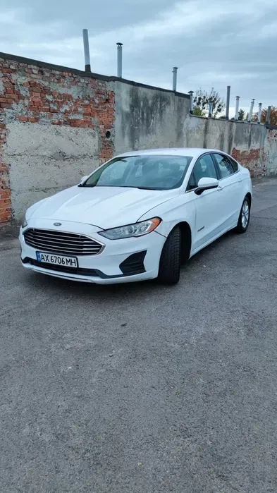 Автомобіль Ford Fusion Hybrid для особистого користування і роботи