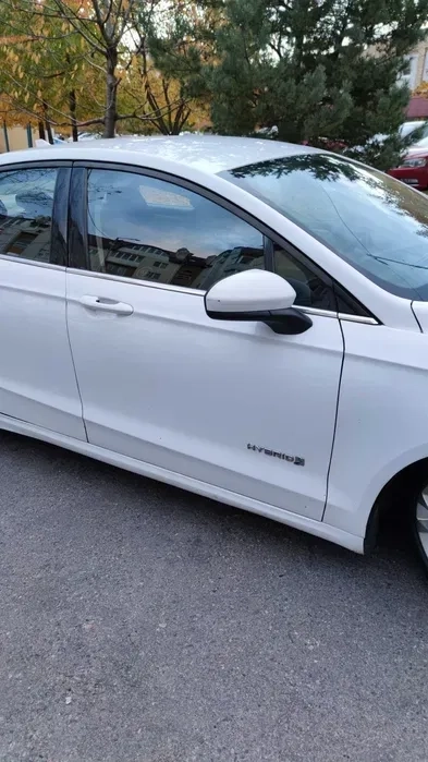 Автомобіль Ford Fusion Hybrid для особистого користування і роботи