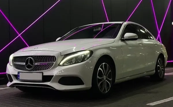 082 Авто на веcілля Mercedes Benz C300 білий