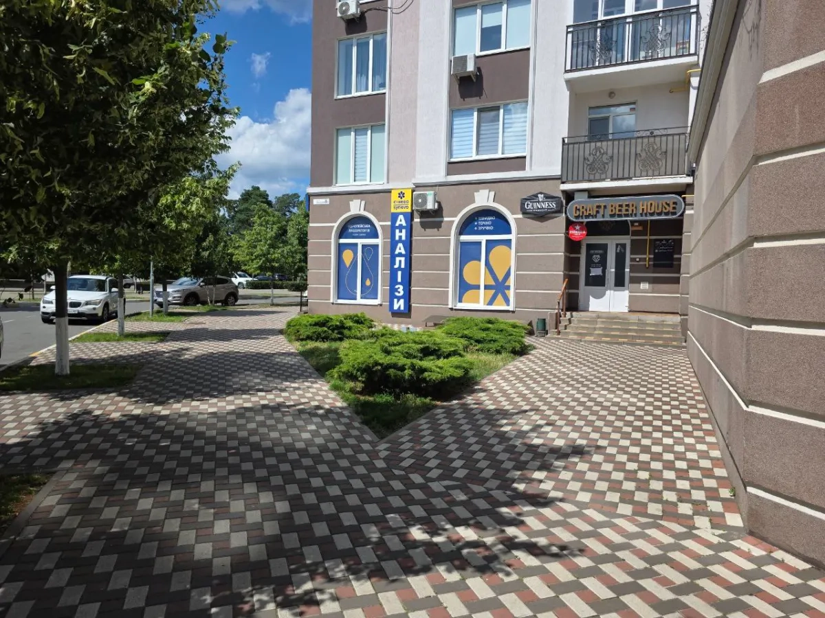 Фасадне приміщення 80 м2 в центрі Бучі
