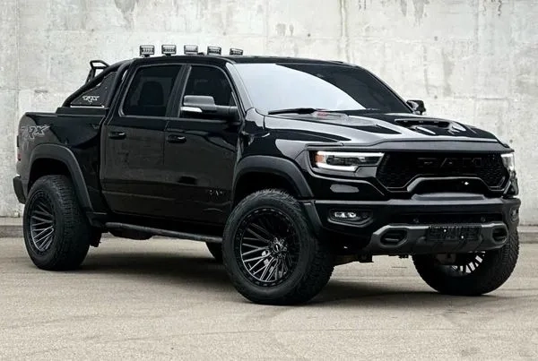 355 Пікапа Ram 1500 TRX Mammoth 900 без водія на зйомку