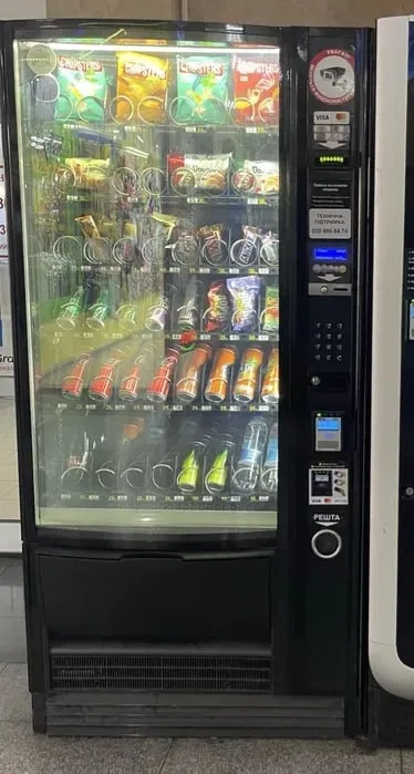 Вендинговий автомат Necta для снеків і напоїв