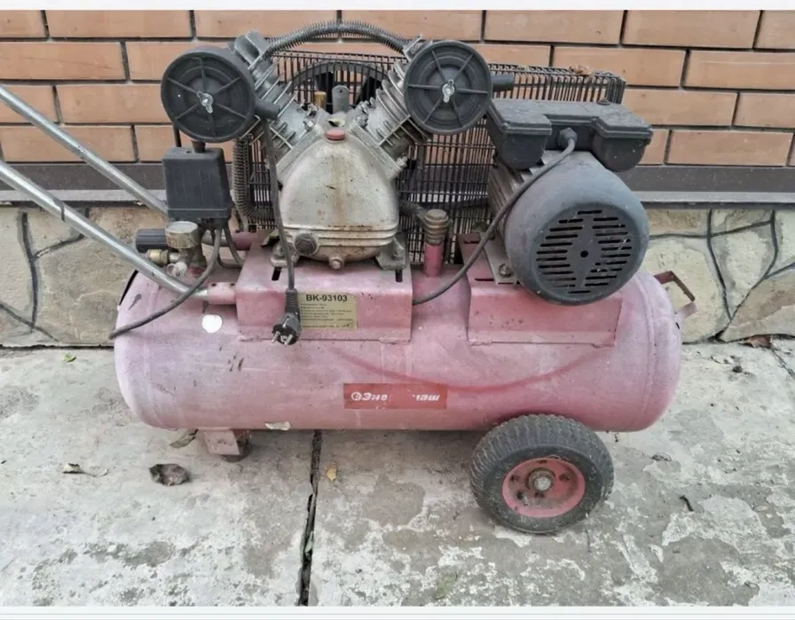 Поршневий повітряний компресор модель ВК-93103