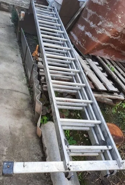 Драбини, сходи трисекційна довжина 10 м, вага 10.6 кг.