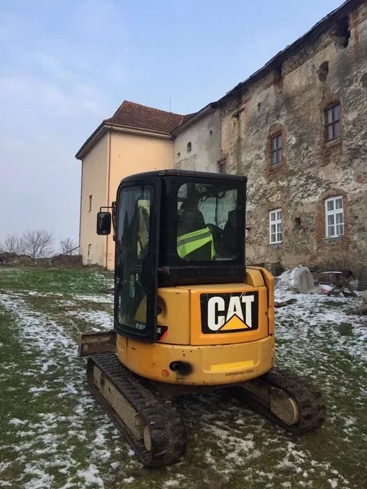 Міні - екскаватор CAT