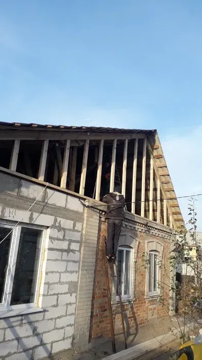 Кровельные работы под ключ: Монтаж крыши и отделки фронтонов.