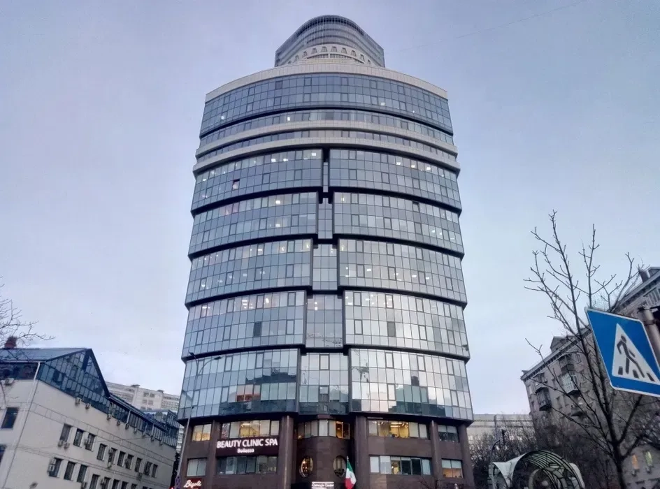 Підземне паркомісце з охороною та відеонагляд