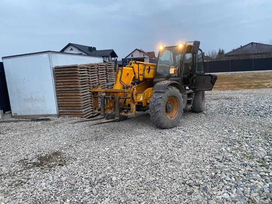 Телескопічний навантажувач