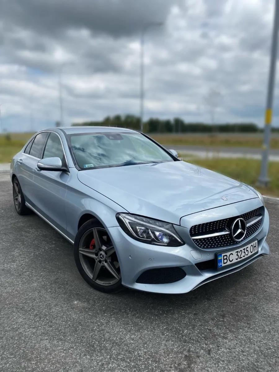 Авто Mercedes-Benz W205 2014 р. - 3 пасажирські місця