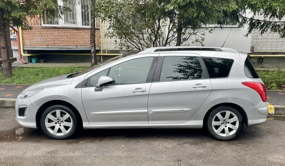 Авто Пежо 308 з роботизованою АКП
