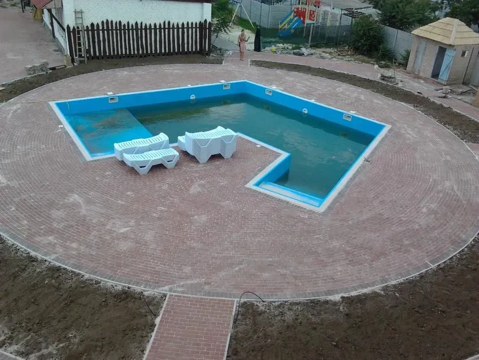 Укладання тротуарної плитки від виробника. Укладання бруківки.