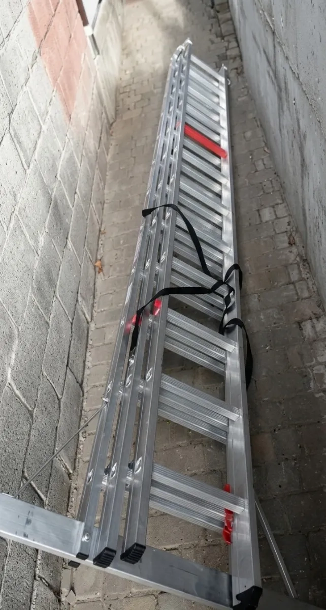 Висувна драбина висотою 8,6 м.