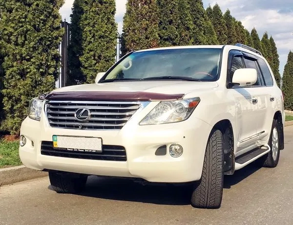 243 Позашляховик на весілля Lexus LX570 білий