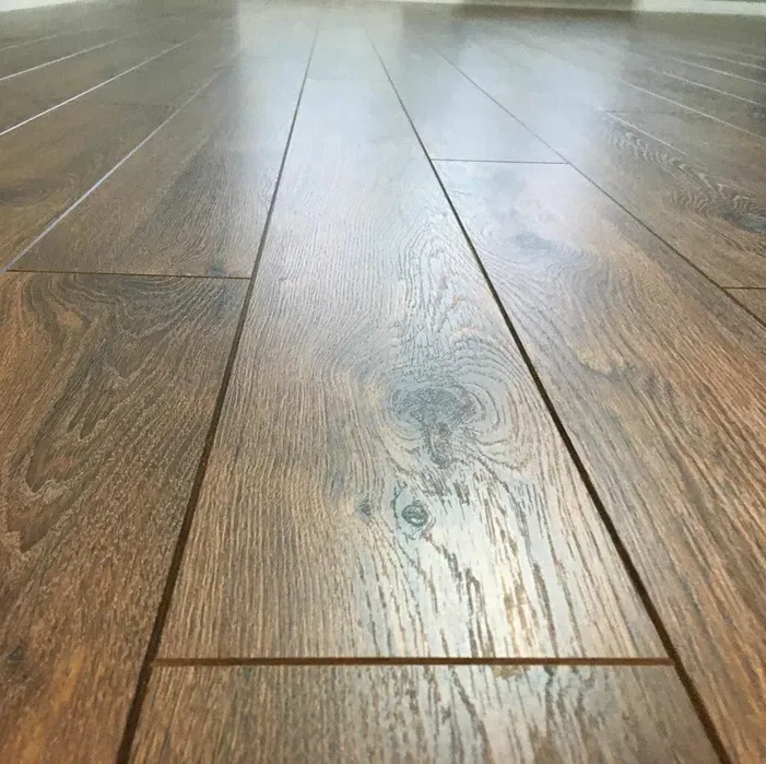 Укладання ламінату, монтаж плінтусу, комплексний ремонт