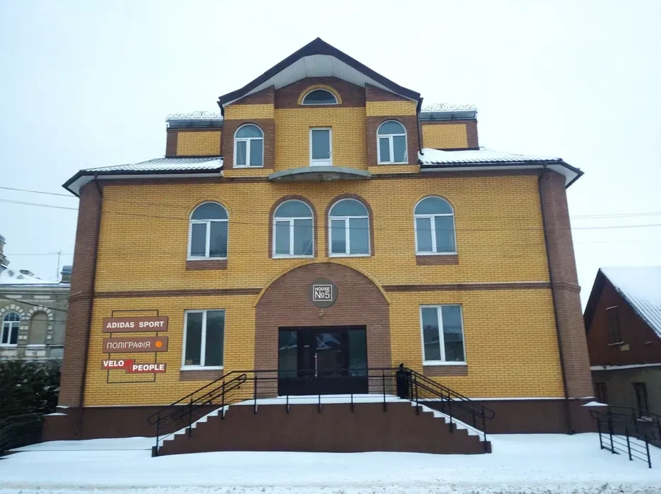 Комерційні приміщення на першому та другому поверхах у м. Володимир