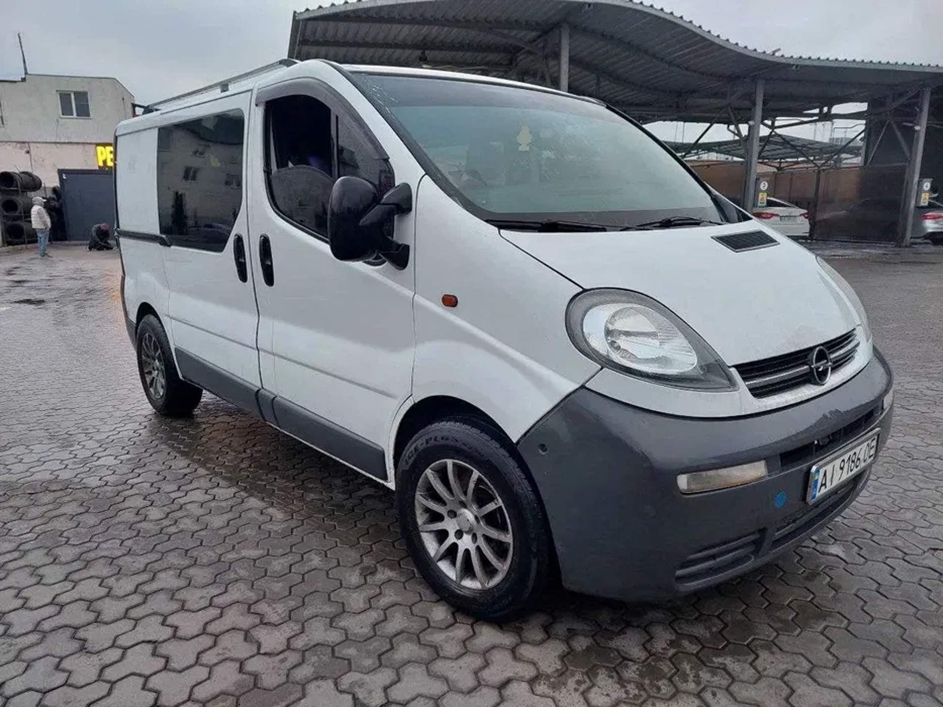 Бус Opel Vivaro у користування. Комфорт