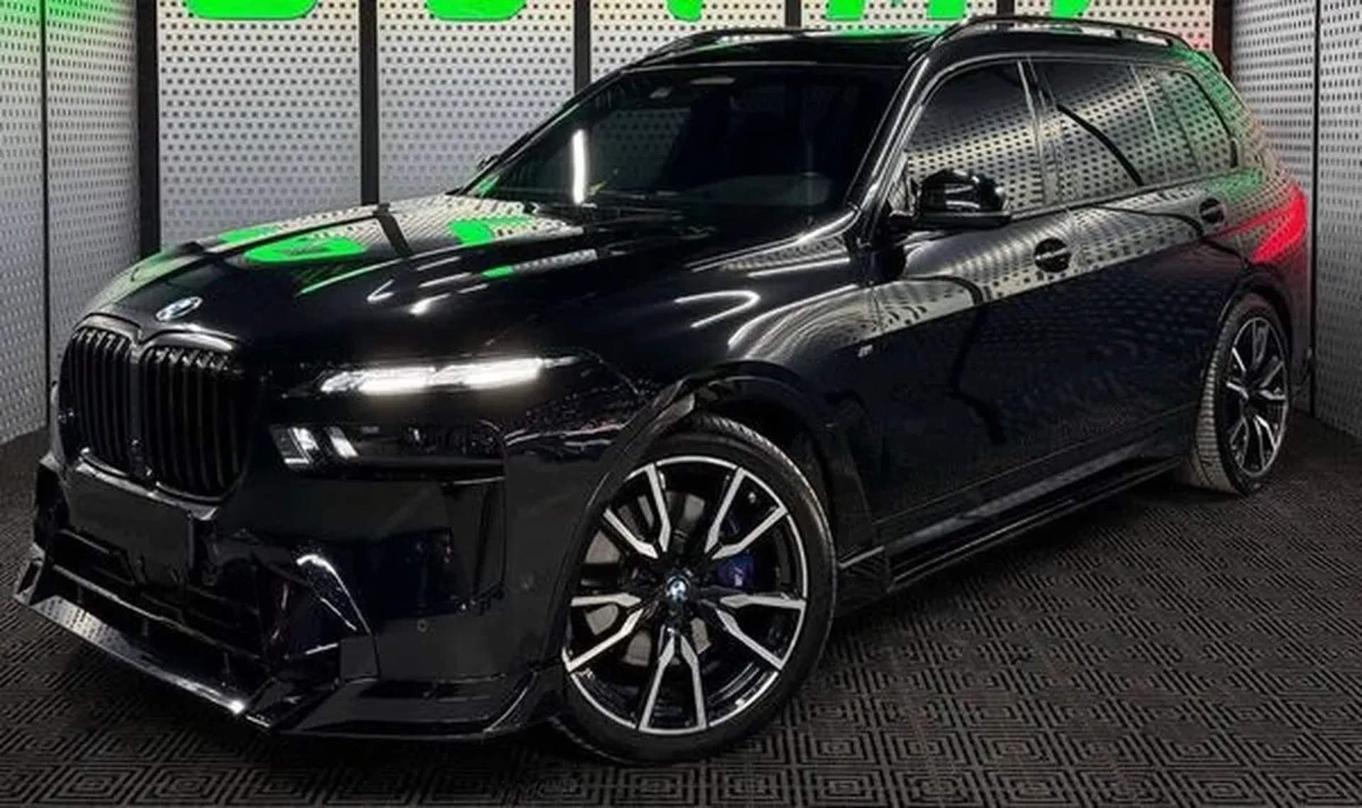 110 BMW X7 M50I чорний на весілля з водієм або без