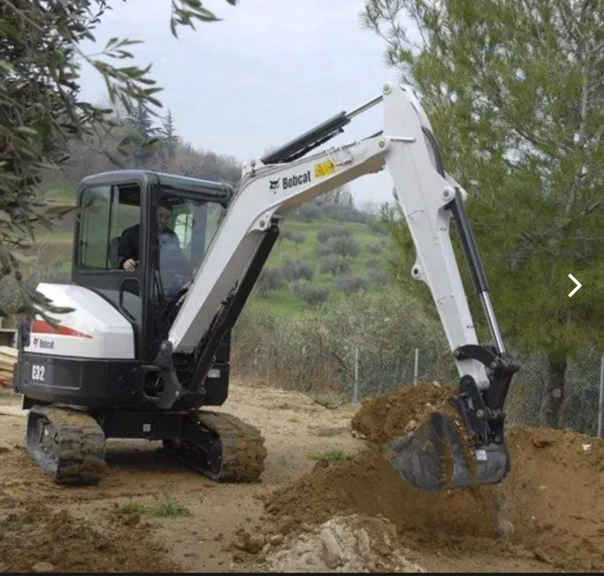 Міні-екскаватор Bobcat E32