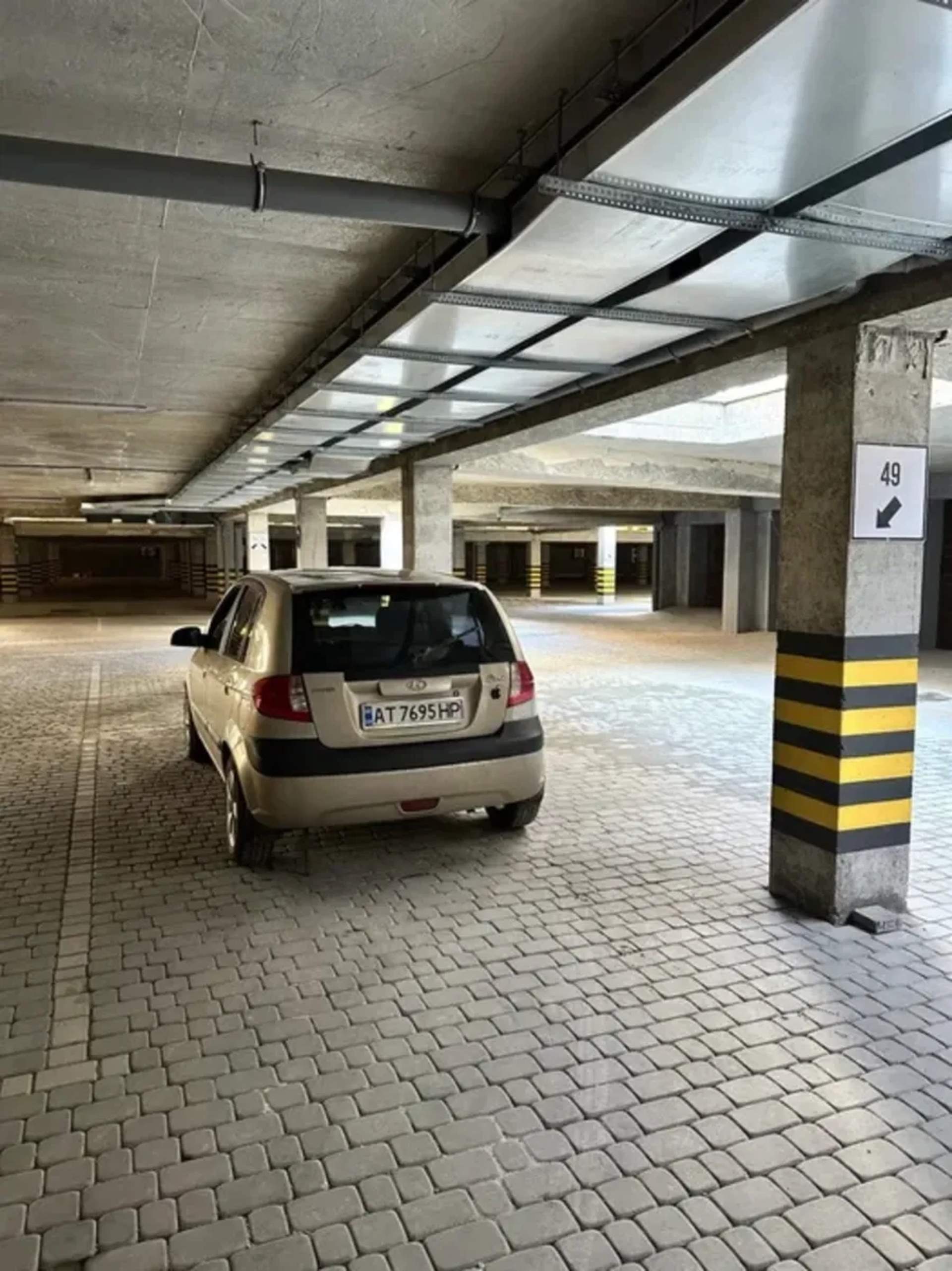 Паркомісце в ЖК «Княгинен», зручний заїзд