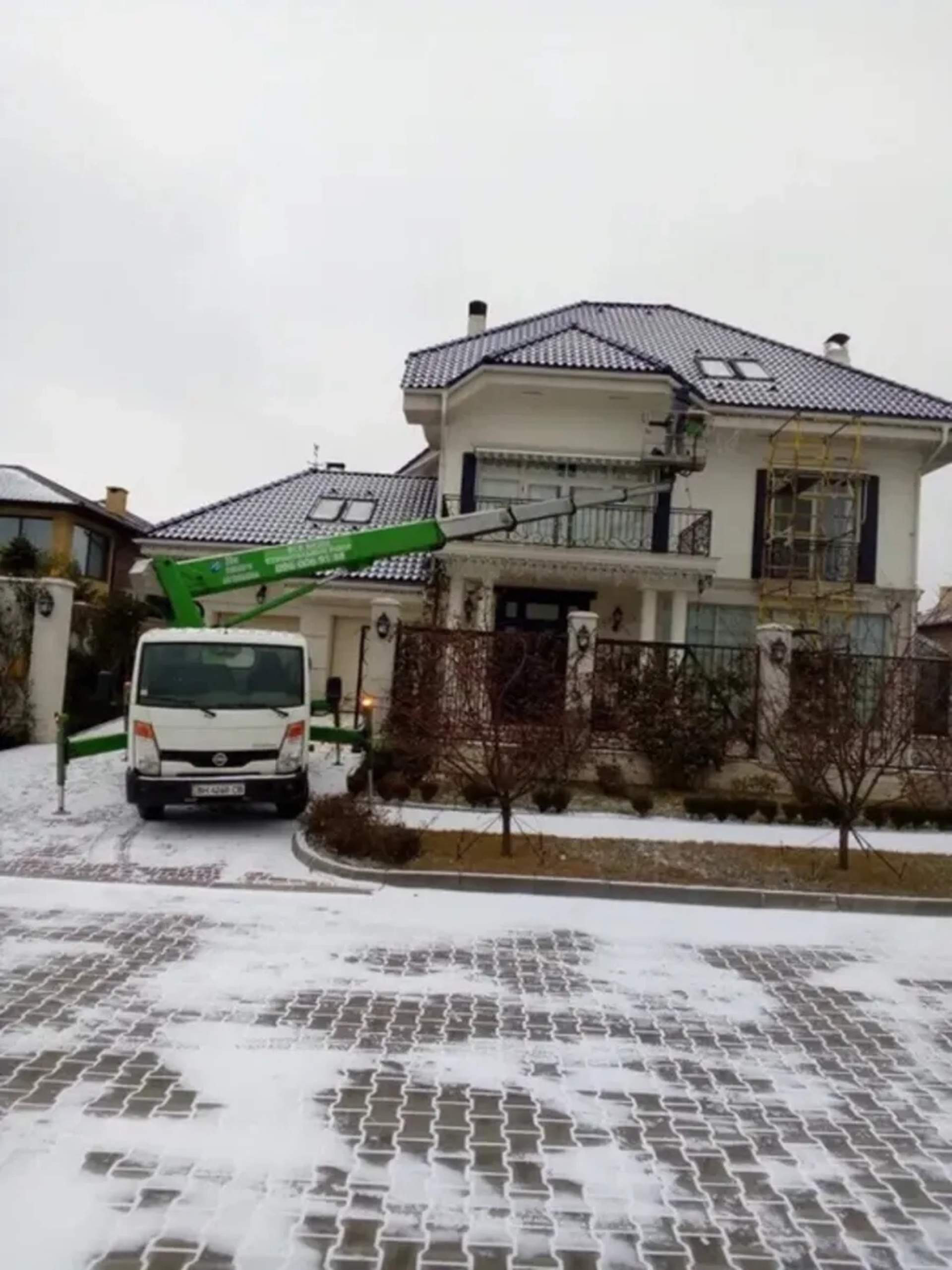 Автовишка 26 метрів (висотні роботи)