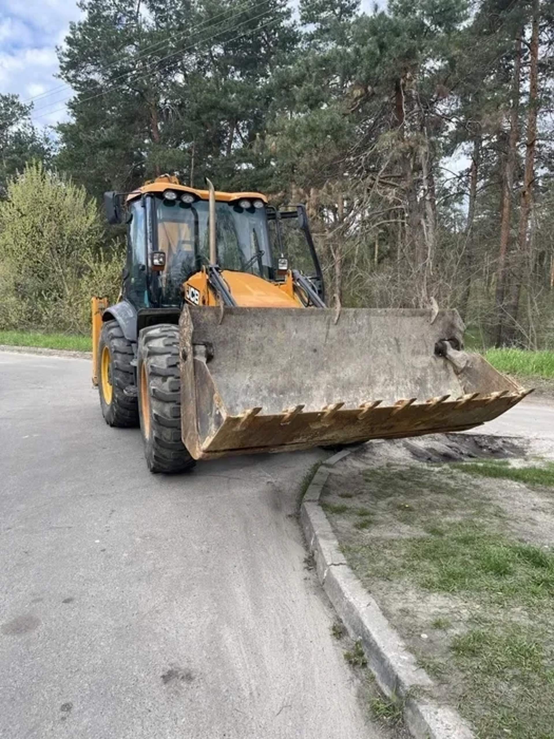 Екскаватор - навантажувач JCB 3CX для земельних робіт