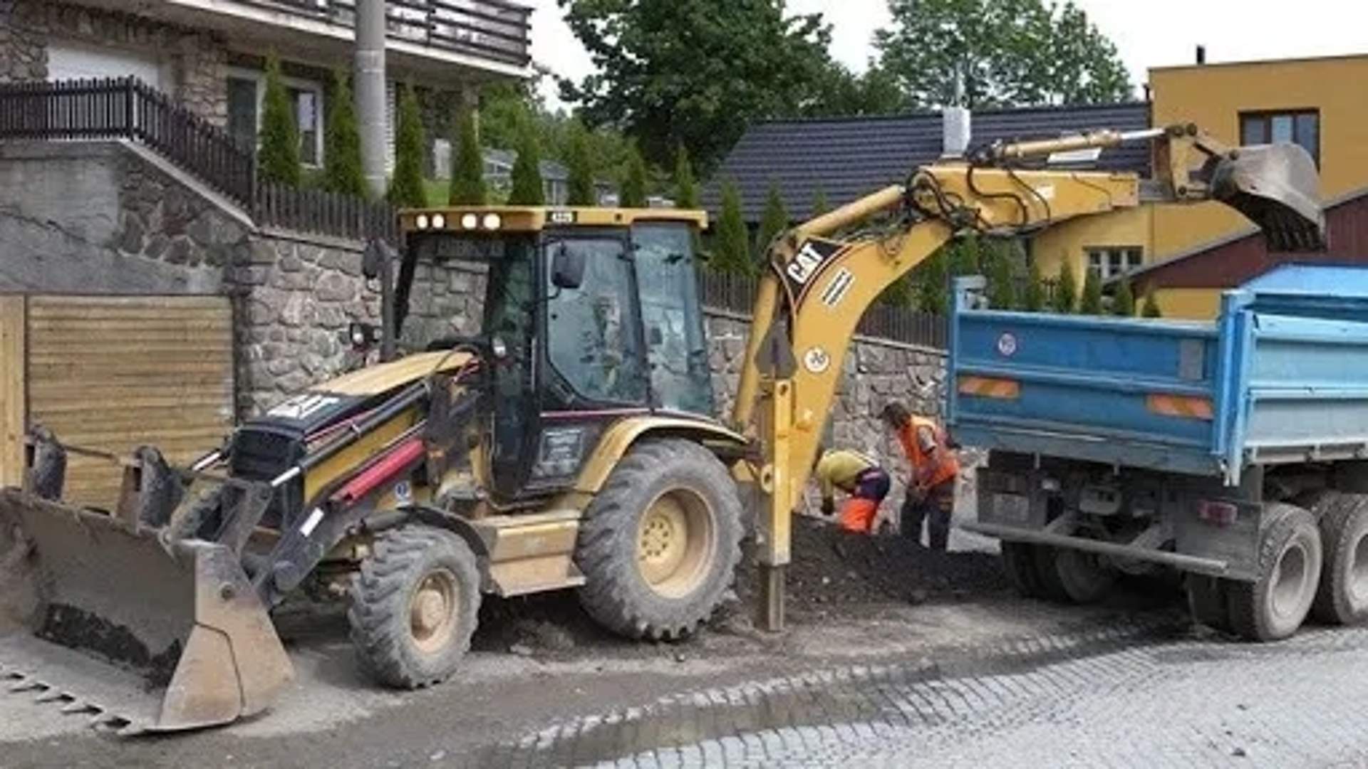 Екскаватор-навантажувач Caterpillar 432D для фундаментів