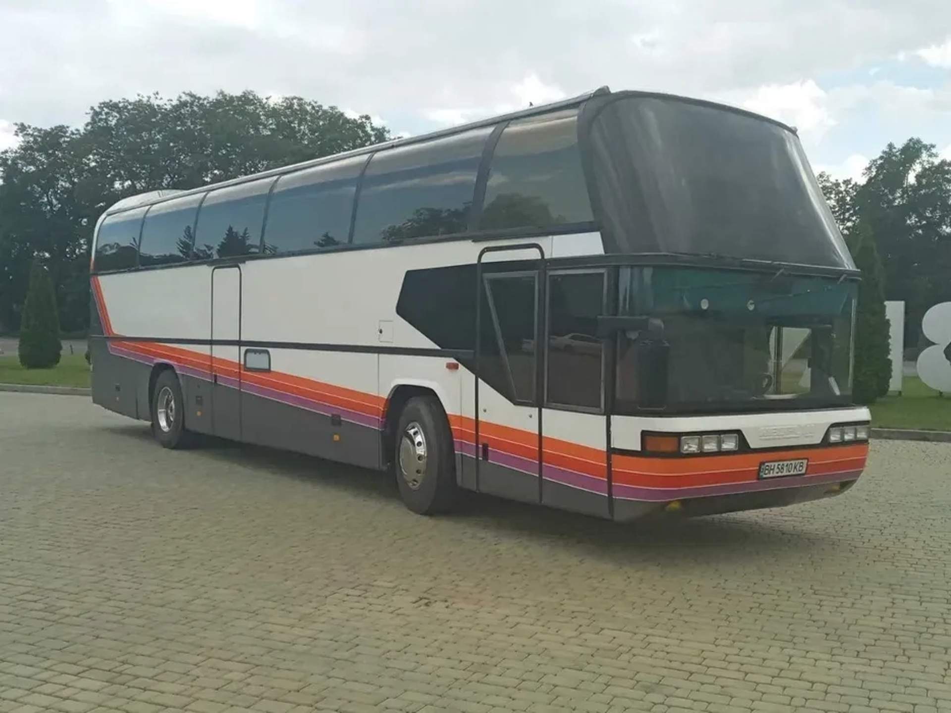 Туристичний автобус Neoplan N117 Spaceliner (51 місце)