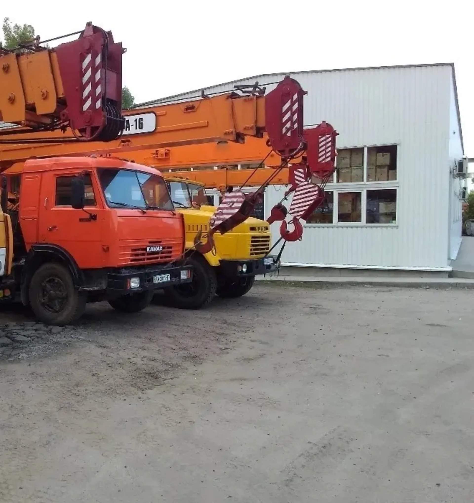 Автокран КТА-16 на базі шасі КамАЗ