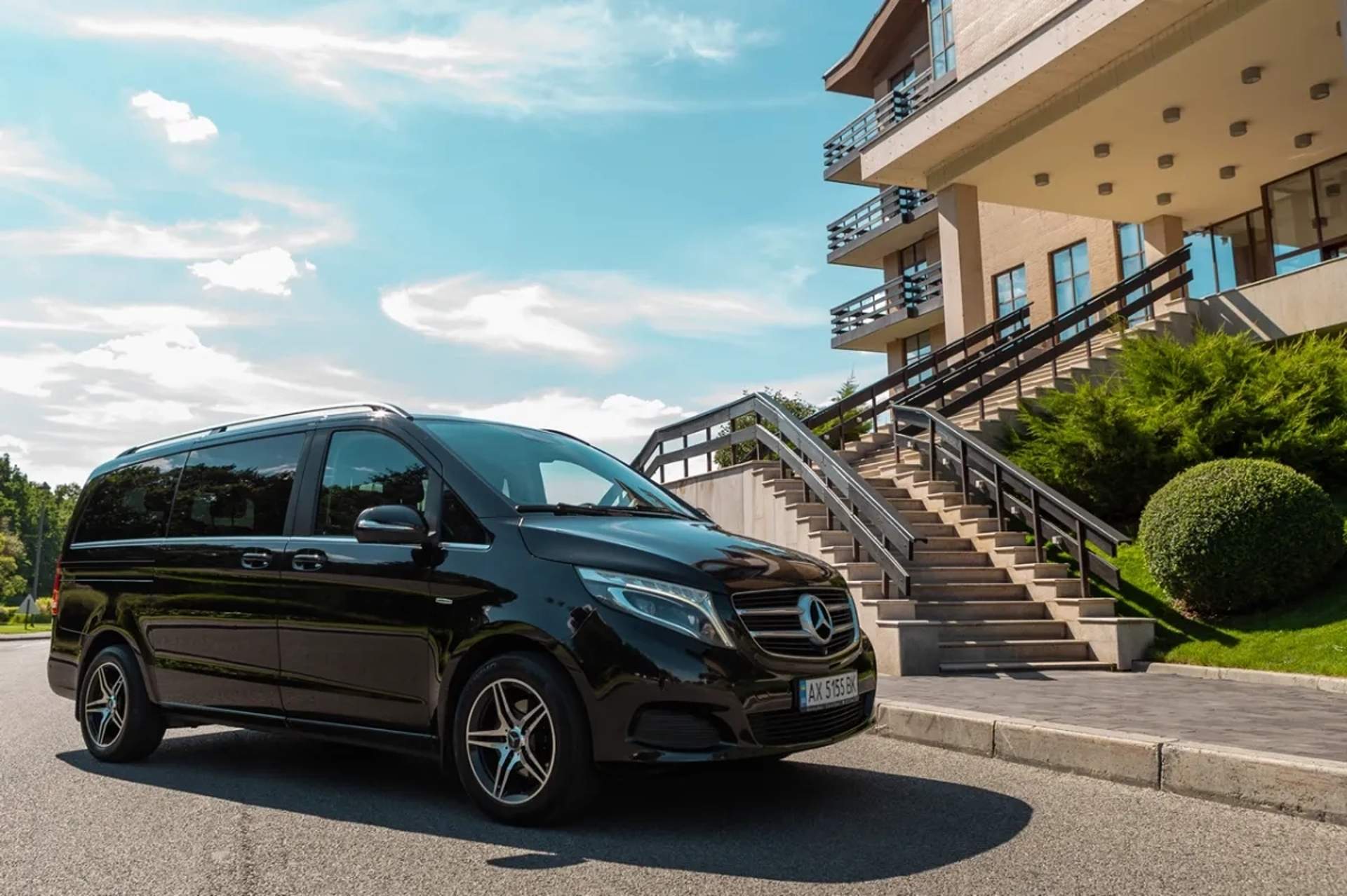 Мікроавтобус Mercedes VIP Viano Extralong